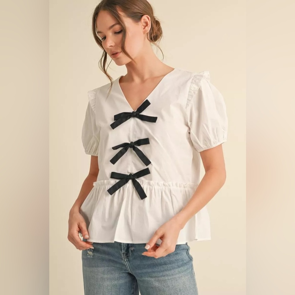 #41 CLOSEOUT FIRM🌸New! White Peplum V-Neck Top with Black Bow Accents - Picture 2 of 3